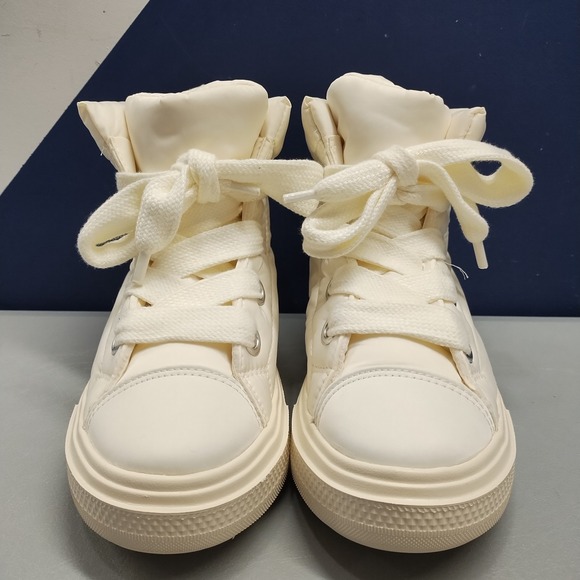 Converse Chuck Taylor All Star High Top Elements Boots Womens US 7 White A17642C - Picture 2 of 9